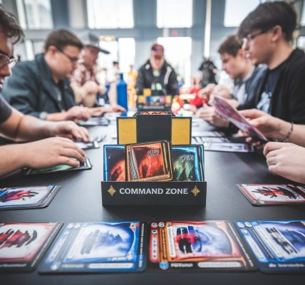Joueurs autour d'une table de Magic: The Gathering